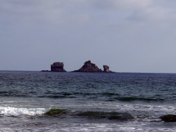 Islotes Los Ahorcados en Ayampe